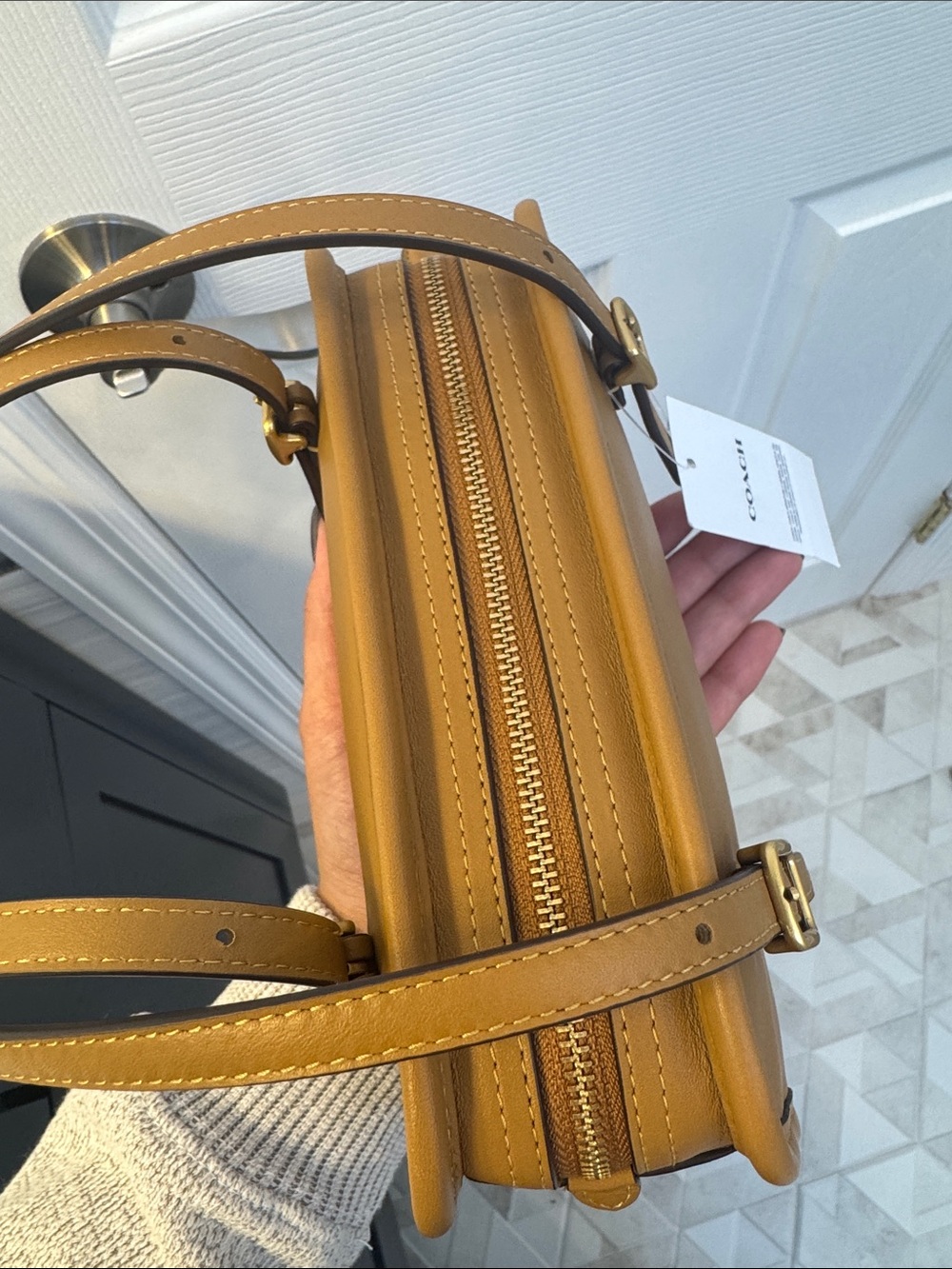NWT COACH Swing Zip Bag 20 Honey Brown & Brass Shoulder Bag - Picture 7 of 8